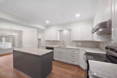 Kitchen - 5460 Briarfield Rd, Jackson, MS 39211 photo 2 of 3