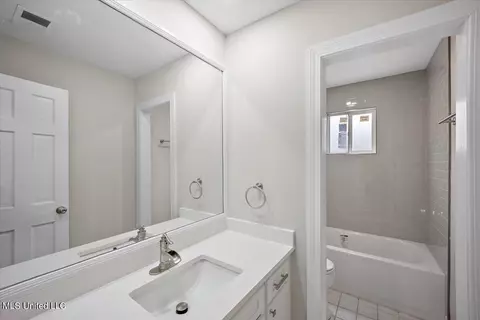 Bath - 5460 Briarfield Rd, Jackson, MS 39211 photo 4 of 6