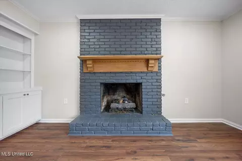 Living - 5460 Briarfield Rd, Jackson, MS 39211 photo 3 of 3