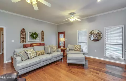 Living - 102 Ditto Cir, Brandon, MS 39042 photo 5 of 9