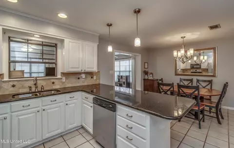 Kitchen - 102 Ditto Cir, Brandon, MS 39042 photo 2 of 6
