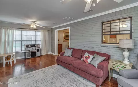 Living - 102 Ditto Cir, Brandon, MS 39042 photo 8 of 9