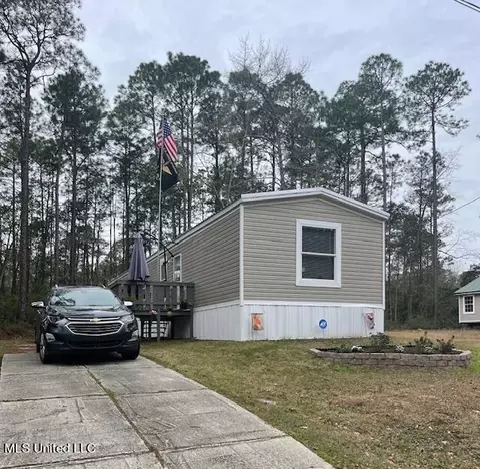 7851 Narcissus Dr, Gautier, MS 39553