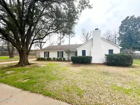 404 Hathaway Dr, Clinton, MS 39056