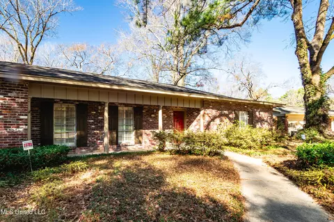 Exterior - 5315 Suffolk Dr, Jackson, MS 39211 photo 2 of 9