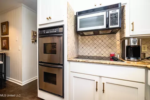 Kitchen - 5315 Suffolk Dr, Jackson, MS 39211 photo 3 of 3
