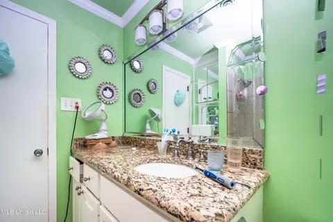 Bath - 5315 Suffolk Dr, Jackson, MS 39211 photo 4 of 4
