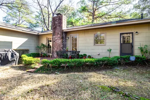 Exterior - 5315 Suffolk Dr, Jackson, MS 39211 photo 5 of 9