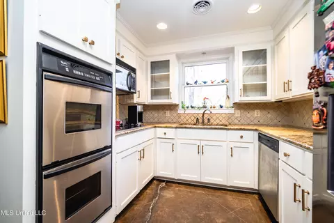 Kitchen - 5315 Suffolk Dr, Jackson, MS 39211 photo 2 of 3