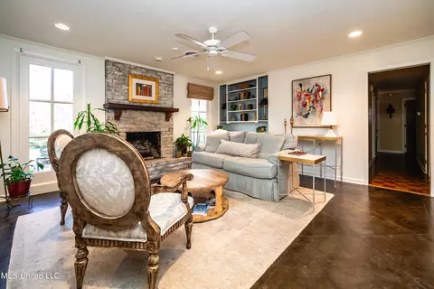 Living - 5315 Suffolk Dr, Jackson, MS 39211 photo 3 of 5