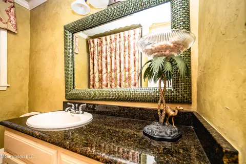 Bath - 5315 Suffolk Dr, Jackson, MS 39211 photo 3 of 4