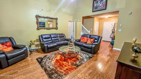 Living - 7635 Broken Hickory Dr, Walls, MS 38680 photo 1 of 3