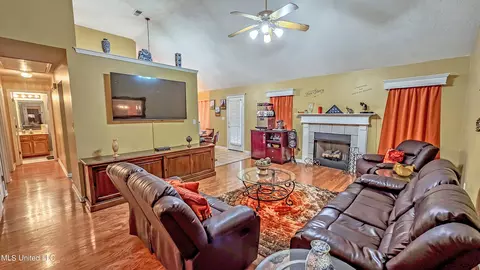 Living - 7635 Broken Hickory Dr, Walls, MS 38680 photo 3 of 3