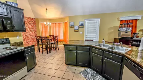 Kitchen - 7635 Broken Hickory Dr, Walls, MS 38680 photo 3 of 3