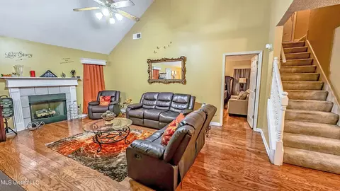 Living - 7635 Broken Hickory Dr, Walls, MS 38680 photo 2 of 3