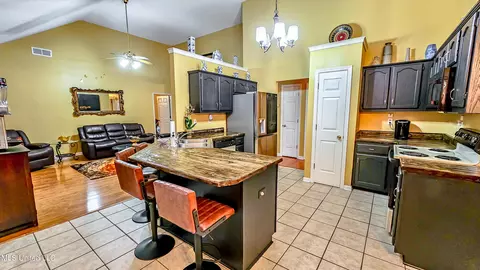 Kitchen - 7635 Broken Hickory Dr, Walls, MS 38680 photo 2 of 3