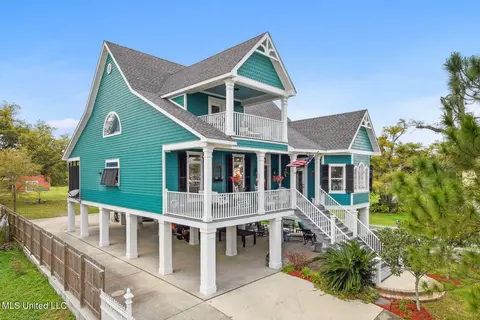 221 N Beach Blvd, Waveland, MS 39576