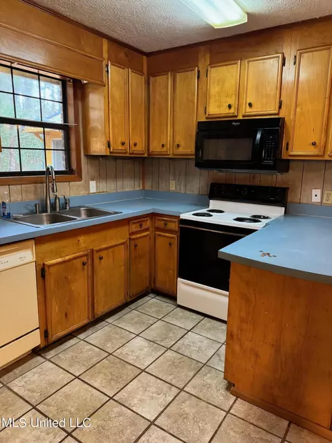 Kitchen - 156 Garrett Rd, Florence, MS 39073 photo 4 of 4