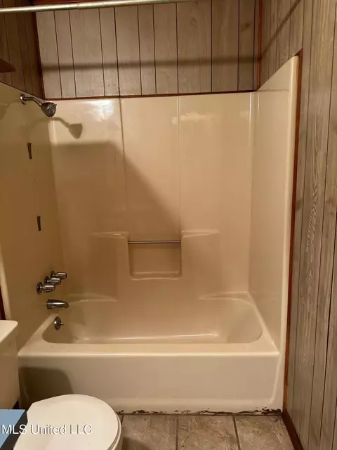 Bath - 156 Garrett Rd, Florence, MS 39073 photo 1 of 3