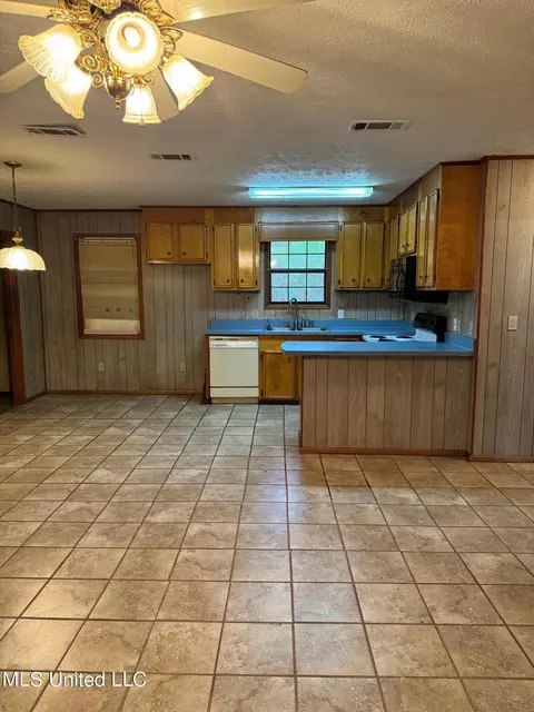 Kitchen - 156 Garrett Rd, Florence, MS 39073 photo 2 of 4