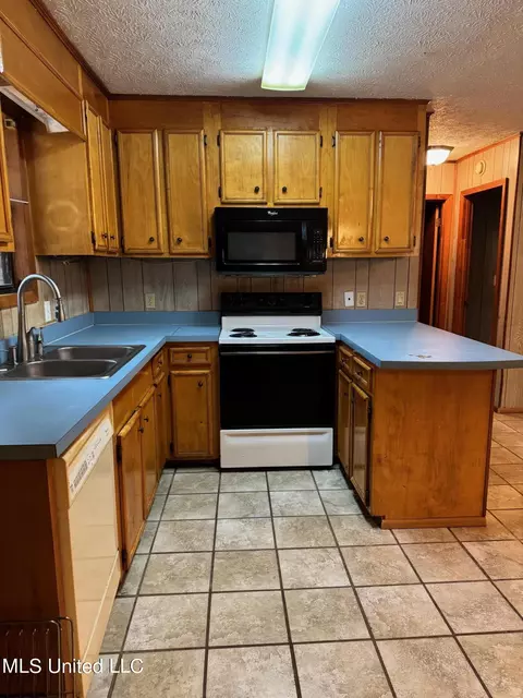 Kitchen - 156 Garrett Rd, Florence, MS 39073 photo 1 of 4
