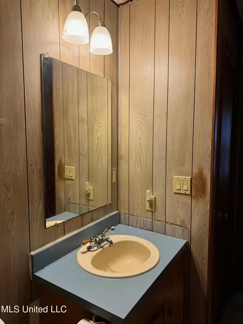 Bath - 156 Garrett Rd, Florence, MS 39073 photo 3 of 3