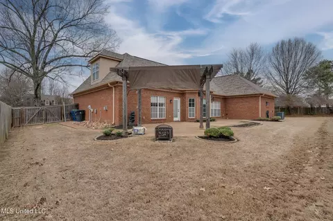 Exterior - 1680 Cedar Lake Cv, Hernando, MS 38632 photo 7 of 12