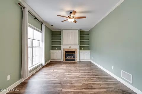 Living - 1680 Cedar Lake Cv, Hernando, MS 38632 photo 3 of 4