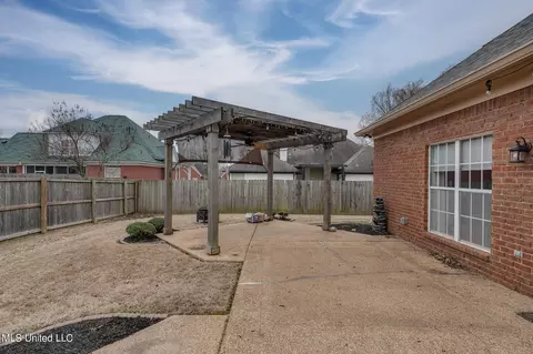 Exterior - 1680 Cedar Lake Cv, Hernando, MS 38632 photo 4 of 12