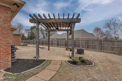 Exterior - 1680 Cedar Lake Cv, Hernando, MS 38632 photo 5 of 12