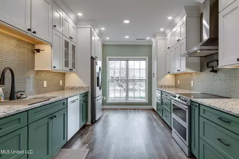 Kitchen - 1680 Cedar Lake Cv, Hernando, MS 38632 photo 2 of 6