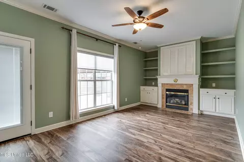 Living - 1680 Cedar Lake Cv, Hernando, MS 38632 photo 4 of 4