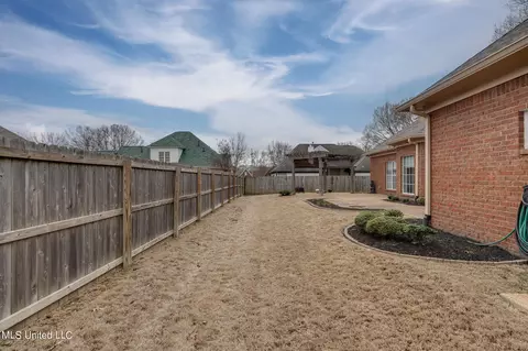 Exterior - 1680 Cedar Lake Cv, Hernando, MS 38632 photo 8 of 12