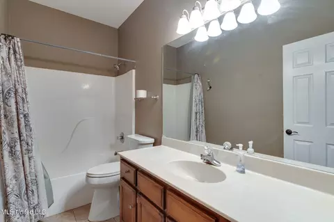 Bath - 1680 Cedar Lake Cv, Hernando, MS 38632 photo 5 of 7