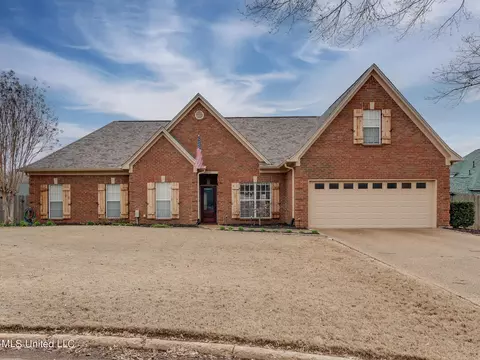 Exterior - 1680 Cedar Lake Cv, Hernando, MS 38632 photo 2 of 12