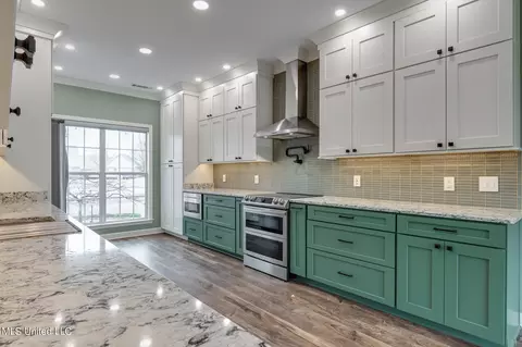 Kitchen - 1680 Cedar Lake Cv, Hernando, MS 38632 photo 3 of 6