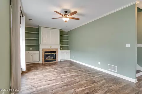 Living - 1680 Cedar Lake Cv, Hernando, MS 38632 photo 2 of 4