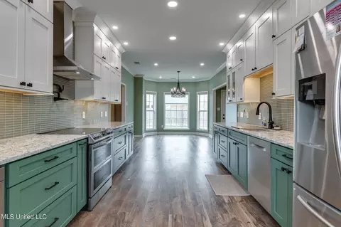 Kitchen - 1680 Cedar Lake Cv, Hernando, MS 38632 photo 4 of 6