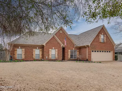 Exterior - 1680 Cedar Lake Cv, Hernando, MS 38632 photo 3 of 12