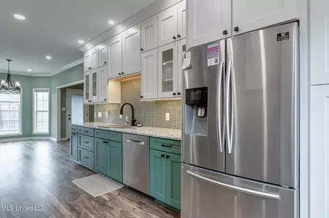 Kitchen - 1680 Cedar Lake Cv, Hernando, MS 38632 photo 5 of 6