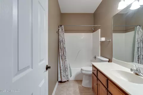 Bath - 1680 Cedar Lake Cv, Hernando, MS 38632 photo 4 of 7