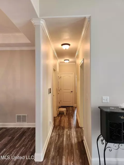 Entry Way - 1750 Ready Dr, Hernando, MS 38632 photo 4 of 10