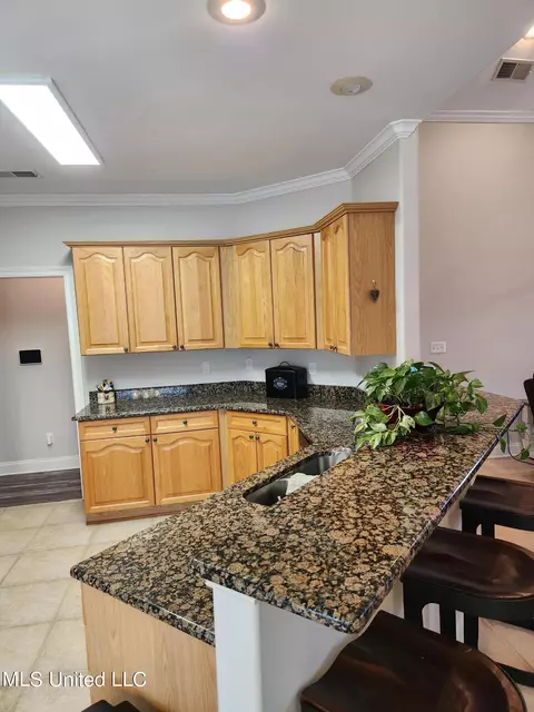 Kitchen - 1750 Ready Dr, Hernando, MS 38632 photo 5 of 14