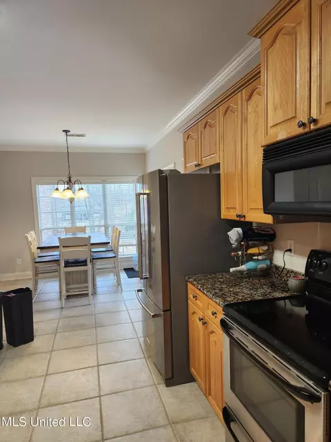 Kitchen - 1750 Ready Dr, Hernando, MS 38632 photo 8 of 14