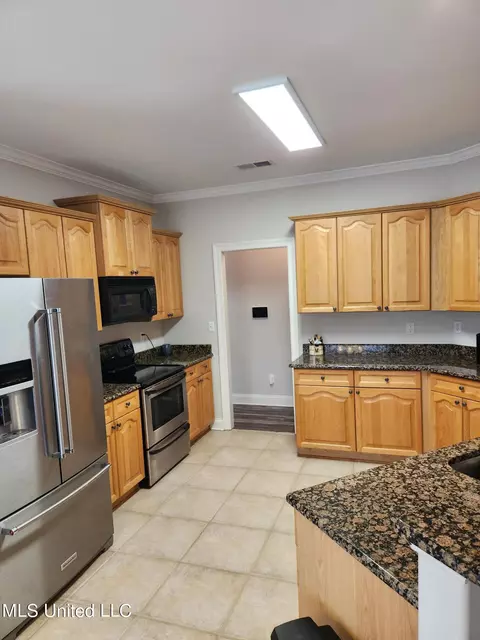 Kitchen - 1750 Ready Dr, Hernando, MS 38632 photo 4 of 14