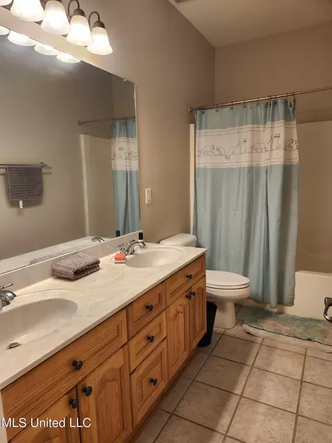 Bath - 1750 Ready Dr, Hernando, MS 38632 photo 11 of 13