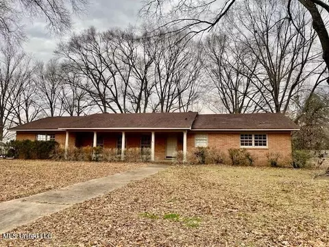 204 Porter St, Senatobia, MS 38668