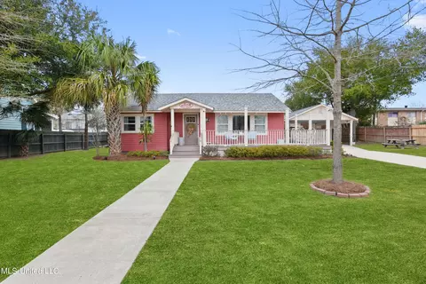 135 Demontluzin Ave, Bay Saint Louis, MS 39520