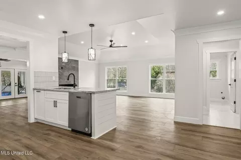 Kitchen - 5569 E Diamondhead Dr, Diamondhead, MS 39525 photo 4 of 4