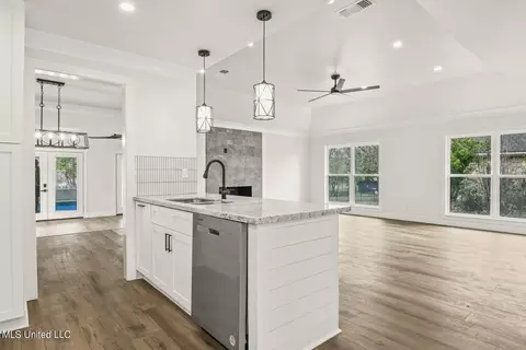 Kitchen - 5569 E Diamondhead Dr, Diamondhead, MS 39525 photo 3 of 4